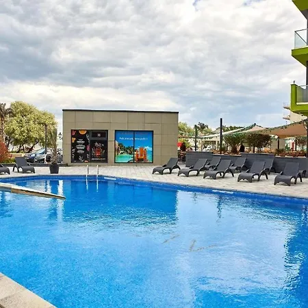 Apartahotel Hampton By Alz 3*