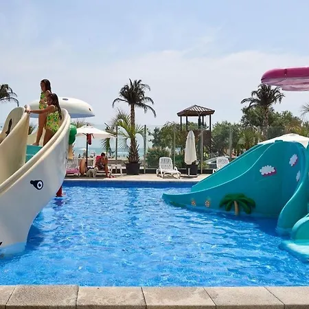 Apartahotel Hampton By Alz 3*